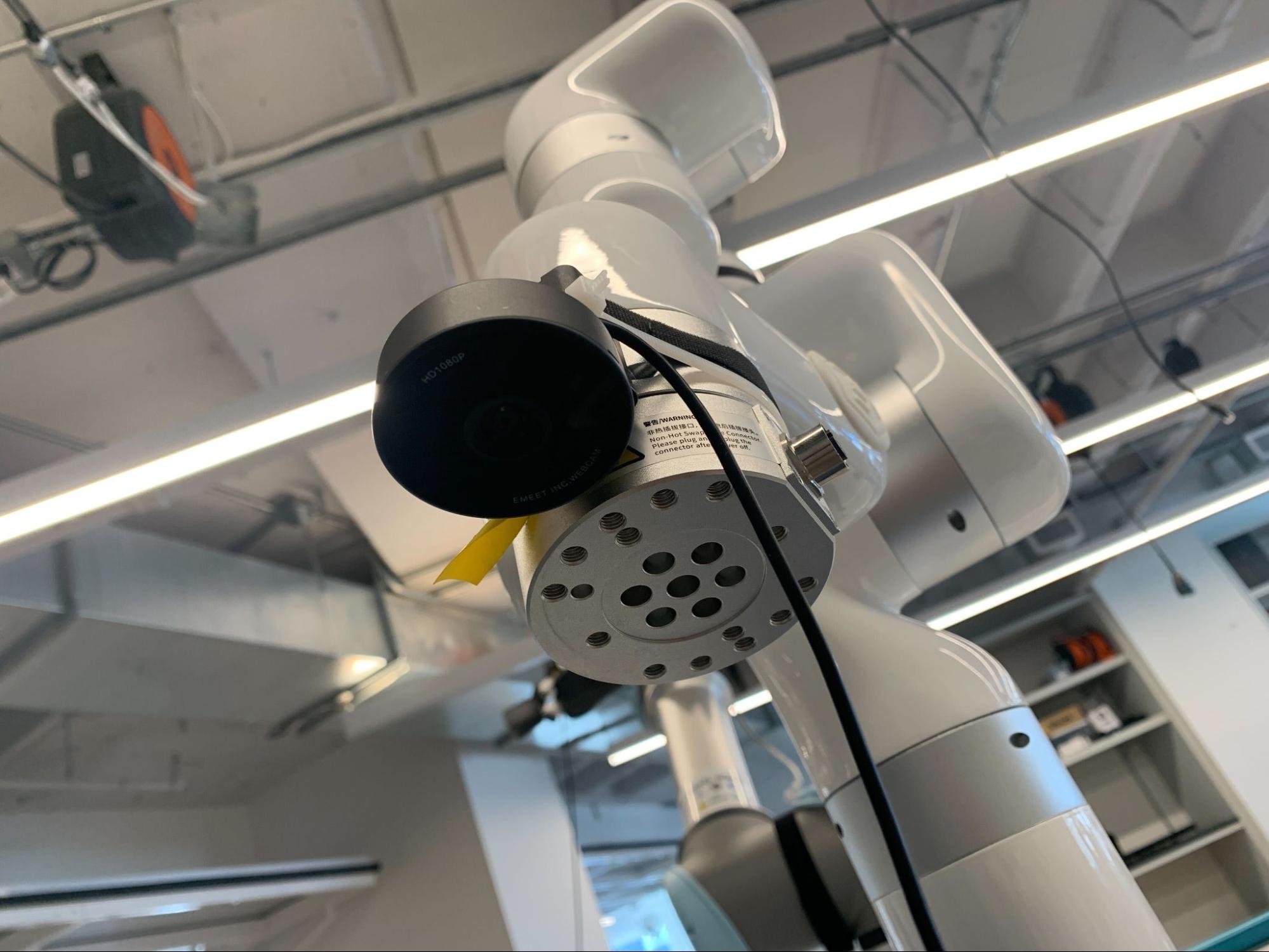 Screw holes on the xarm6 head without the attachment